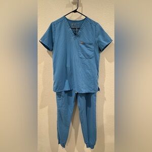 Figs Scrubs Women’s Small Light Blue Zamora Jogger Pants Short Sleeve Top Set
